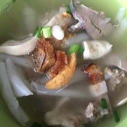ก๋วยจั๊บน้ำ ทุกอย่าง ใหญ่