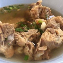 น้ำซุปกระดูกหมู