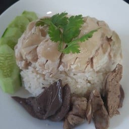 ข้าวมันไก่เฮียจุก จอหอ เจ้าเก่าสูตรเด็ด