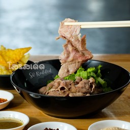 ก๊วยเตี๋ยวเนื้อน่องลายสไลด์