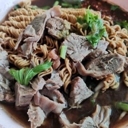 ก๋วยเตี๋ยวเนื้อวัดดงมูลเหล็ก