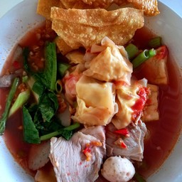 เกี๊ยวหมูเย็นตาโฟ