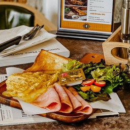 ชุดอาหารเช้าไข่ออมเลตแฮม