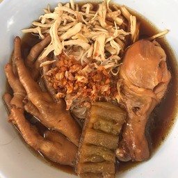 ก๋วยเตี๋ยวไก่ ไก่ฉีก+ตีนไก่+น่องไก่