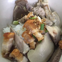 ข้าวแห้งเครื่องในหมูทุกอย่าง ใหญ่