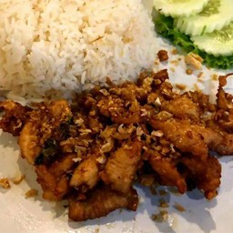 ข้าวราดไก่กระเทียม