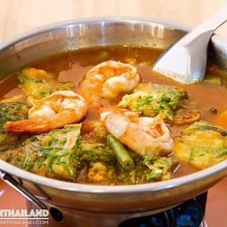 แกงส้มชะอมกุ้ง sour curry with vegetable omlet