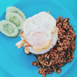 กะเพราราดข้าว