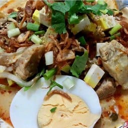 ก๋วยเตี๋ยวแกง ไก่ noodle curry with chicken