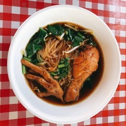 ก๋วยเตี๋ยวไก่ตุ๋นมะระบุฟเฟ่ต์ สูตรลับเฮียฟลุ๊ค ( สาขา 3 )