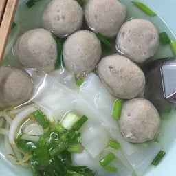 ลูกชิ้นศรีย่าน ไฟเขียว