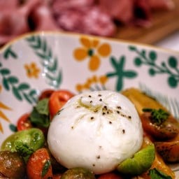 Burrata Con Pomodorini