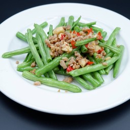 ถั่วแขกพริกกระเทียมหมูสับ