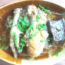 ก๋วยเตี๋ยวน่องไก่ตุ๋น
