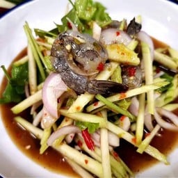 ยำมะม่วงกุ้งสดปลาร้า