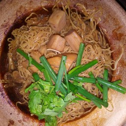 ขาห่านอบบะหมี่