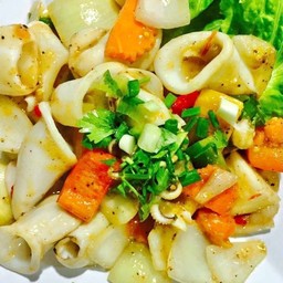 หมึกผัดไข่เค็ม stir fried sqids with salted egg