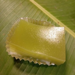 ขนมชั้นใบเตย