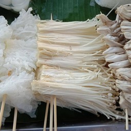 ลูกชิ้นยำแซ่บ