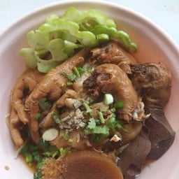 น้อย ก๋วยเตี๋ยวไก่มะระ