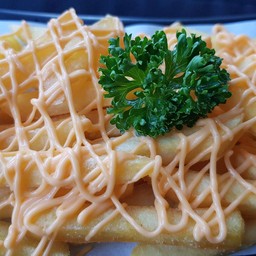 เฟรนฟรายราดซอสชีส