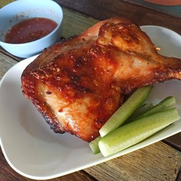 ไก่ย่างพร้อมน้ำจิ้มพริกสด