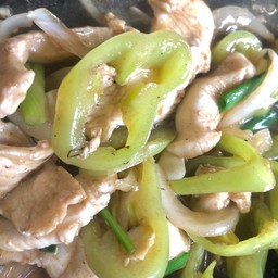 ผัดพริกหยวกกับข้าว