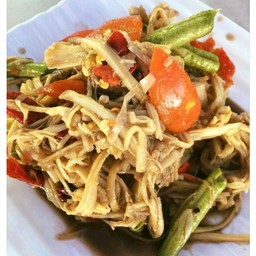 ตำหน่อไม้ ปูปลาร้า