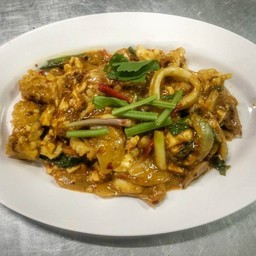 ปลาหมึกผัดไข่เค็ม