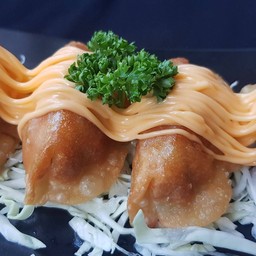 เกี๊ยวซ่าราดซอสชีส