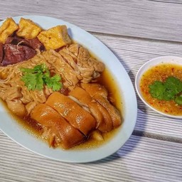 พะโล้รวม (ไส้ ขาหมู เลือด เต้าหู้)