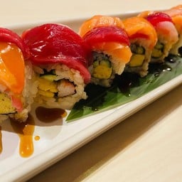 RAINBOW ROLL ( Tuna,Salmon,Yellowtail roll )