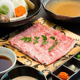 ชาบูเนื้อเกรดพรีเมี่ยมพร้อมทาน มาพร้อมเซทผัก