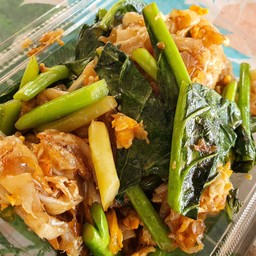 เส้นใหญ่ผัดซีอิ้ว