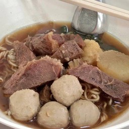 ร้านก๋วยเตี๋ยวเนื้อโกเด้งชามโต ซ.บางกระดี่5