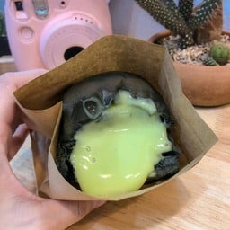 ปังทะลักชาโคล สังขยาใบเตย