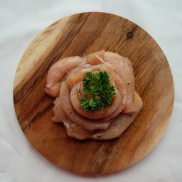 อกไก่หมักซอสพริกไทยดำ