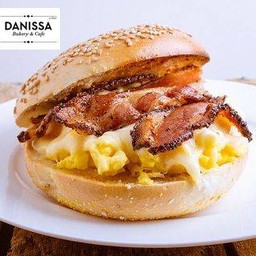 Bagel with bacon, cheese  & scrambled eggs เบเกิล เบคอน & ไข่กวนชีส