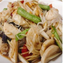 ส้มตำปลาร้า ไก่ยอ