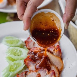 หมูทอด อิ่ม"สุก" ข้าวหมูแดง หมูกรอบ
