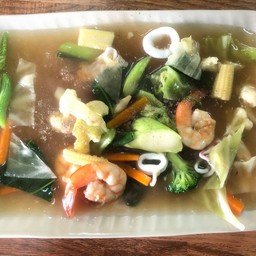 ราดหน้าทะเล Thai Noodle with Seafood