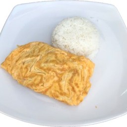 ข้าวไข่ยัดไส้ (หมู) Omelet with vegetables and minced pork on rice
