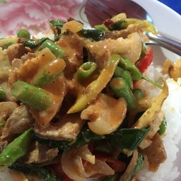 ปลาหมึกผัดไข่เค็มเป็นกับ