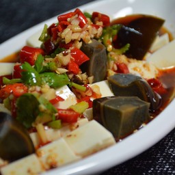 ยำเต้าหู้ไข่เยี่ยวม้า皮蛋豆腐