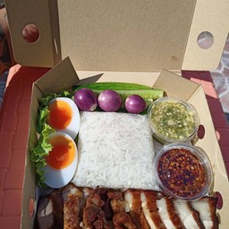 ข้าวเหนียวหมูทอดน้องไบร์ท