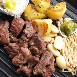 สเต็กเนื้อวากิวaus ย่างเนยข สไตล์ญี่ปุ่นซอสครีม