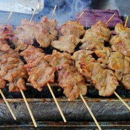 หมูย่างไก่ย่างมัทสิ(หน้าหอชยาทิฟ)