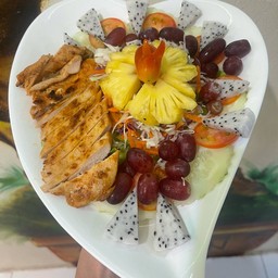 สลัดผักสเต็กไก่ย่าง