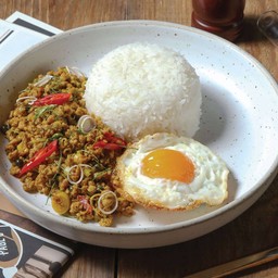 ข้าวคั่วกลิ้งไก่ ไข่ดาว