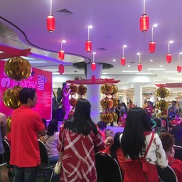 งานวันตรุษจีน หน้าคลินิก